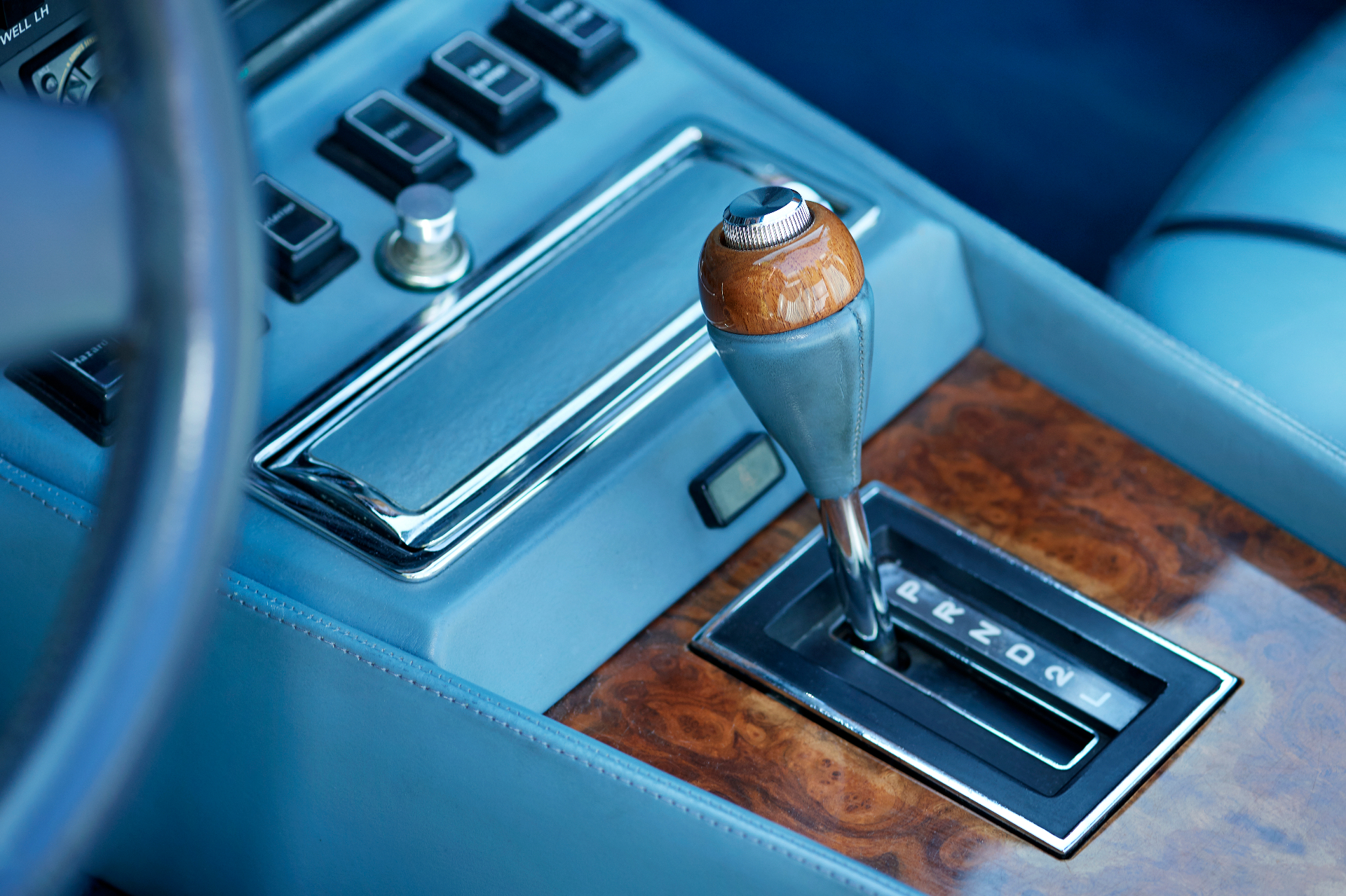 Aston Martin V8 Volante — 3
