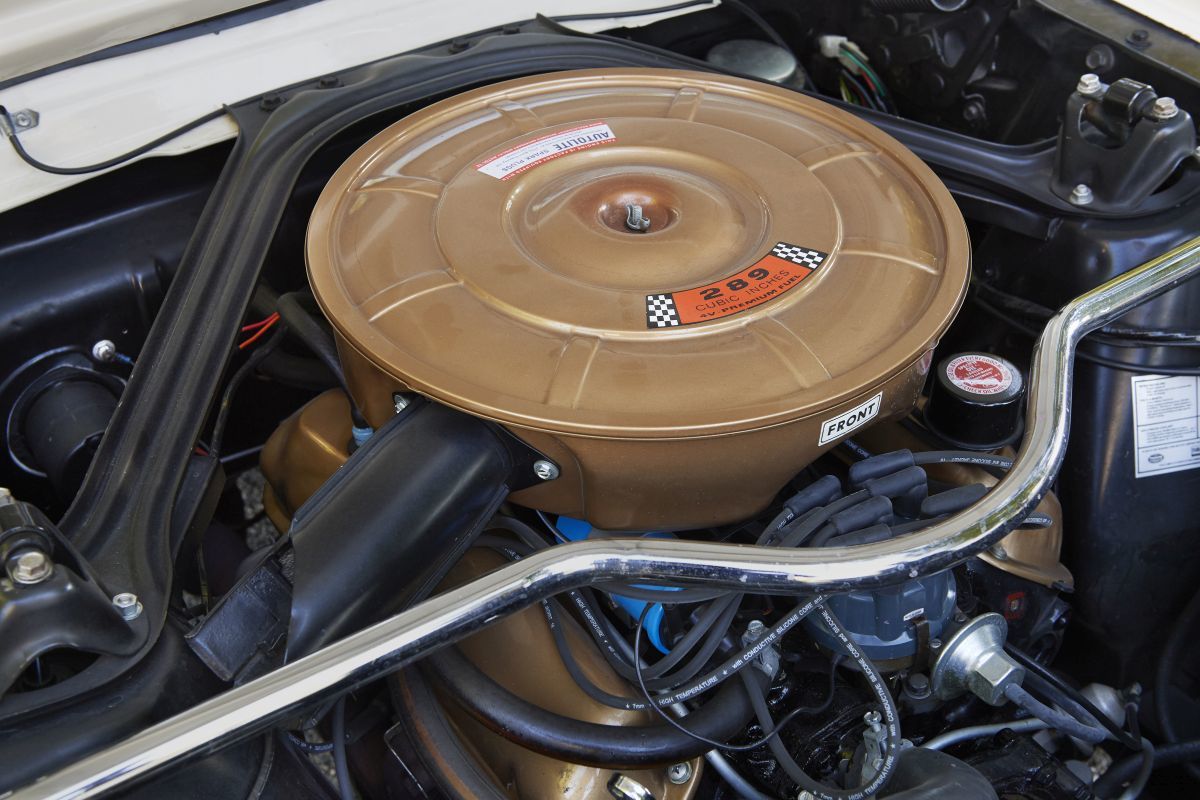Ford Mustang Convertible — 5