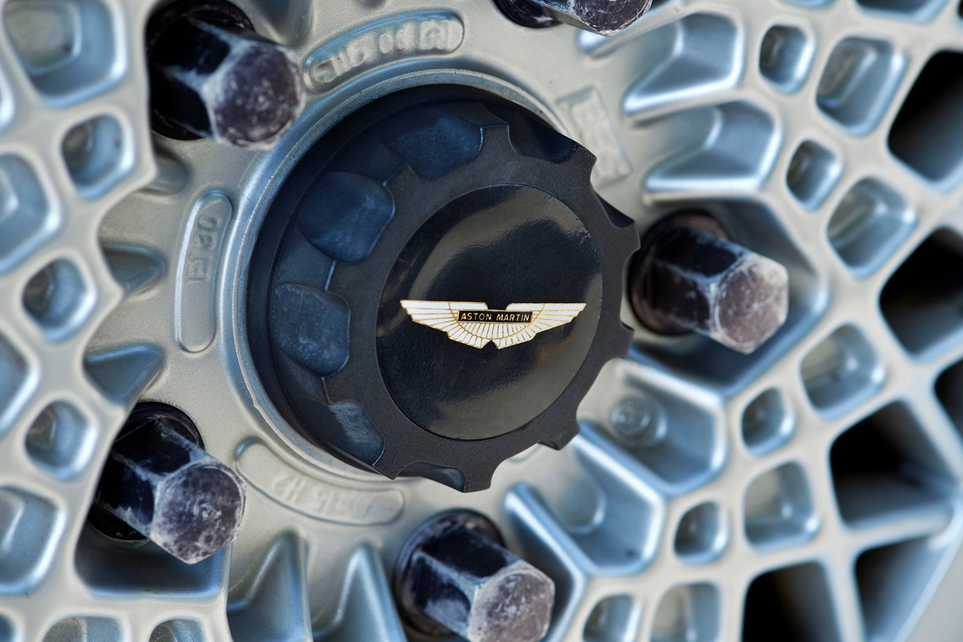Aston Martin V8 Volante — 5