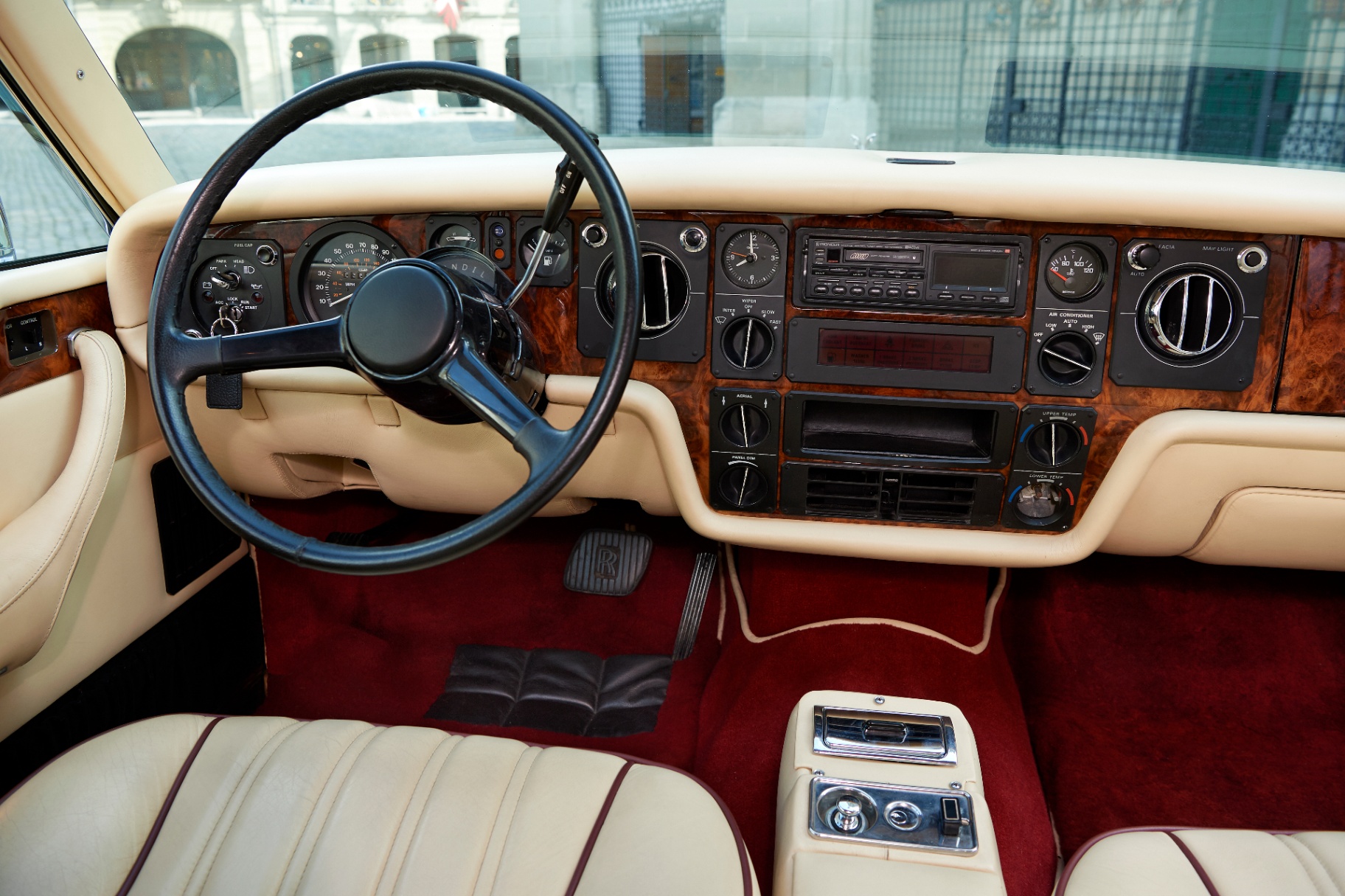 Rolls Royce Camargue — 3