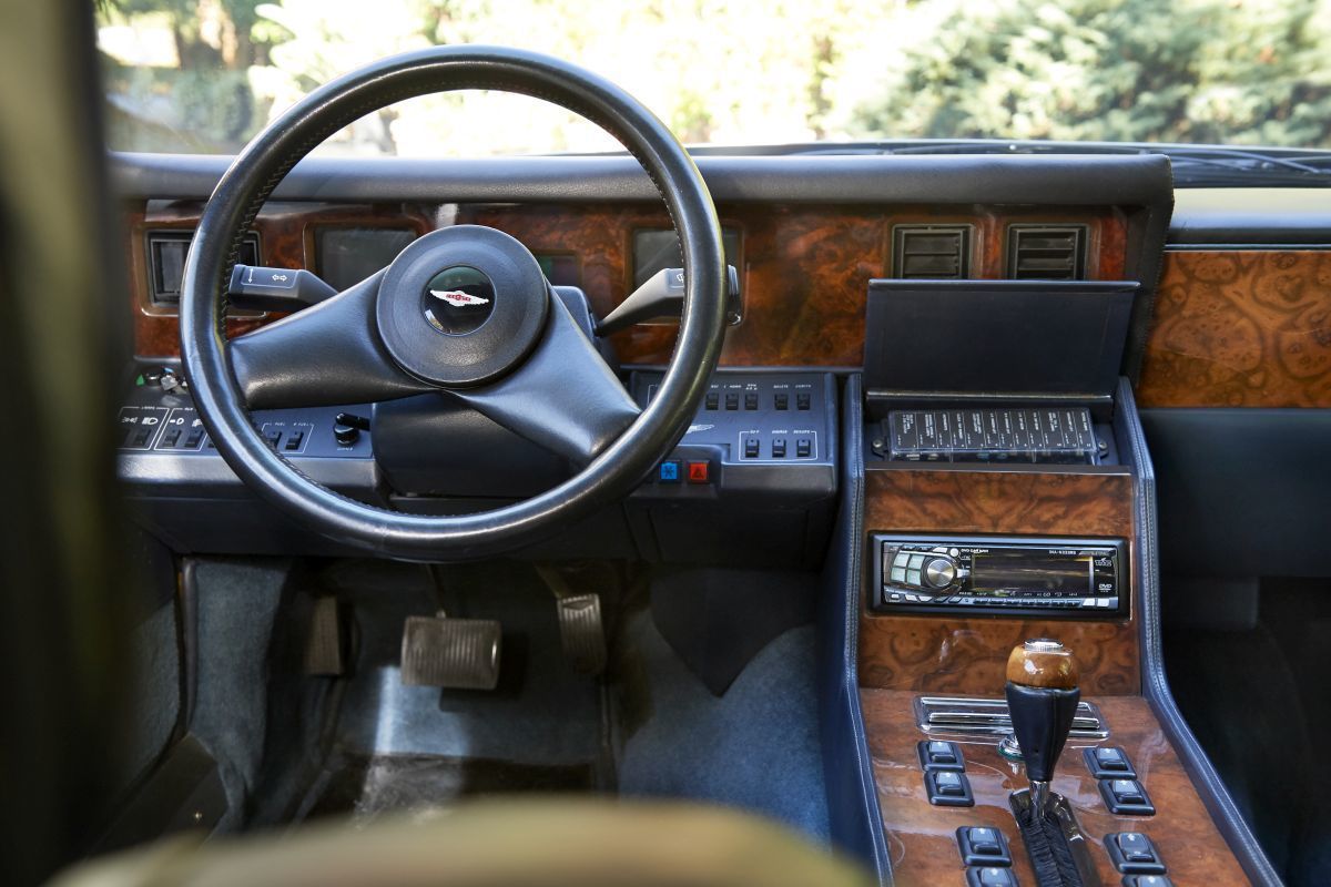 Lagonda Saloon Series 2 — 4