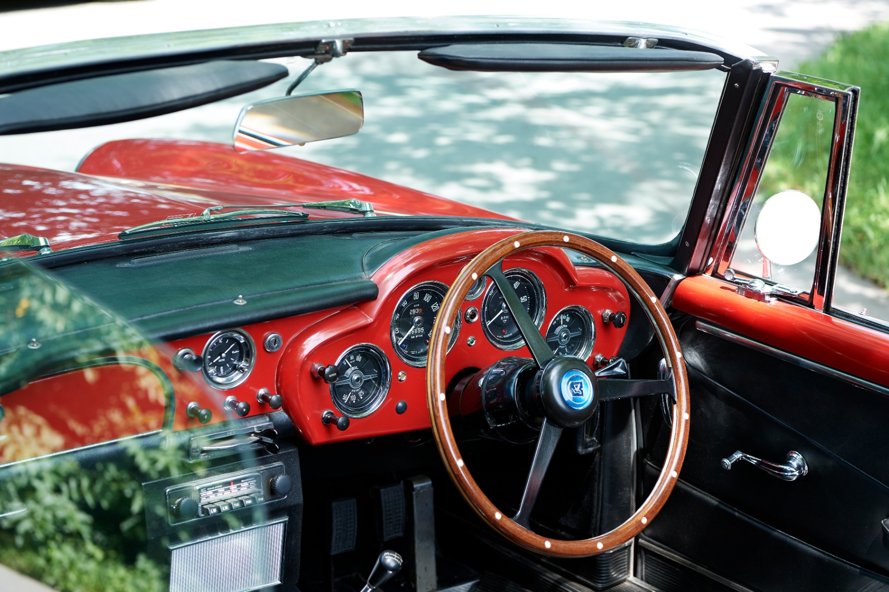 Aston Martin DB4 Convertible — 3