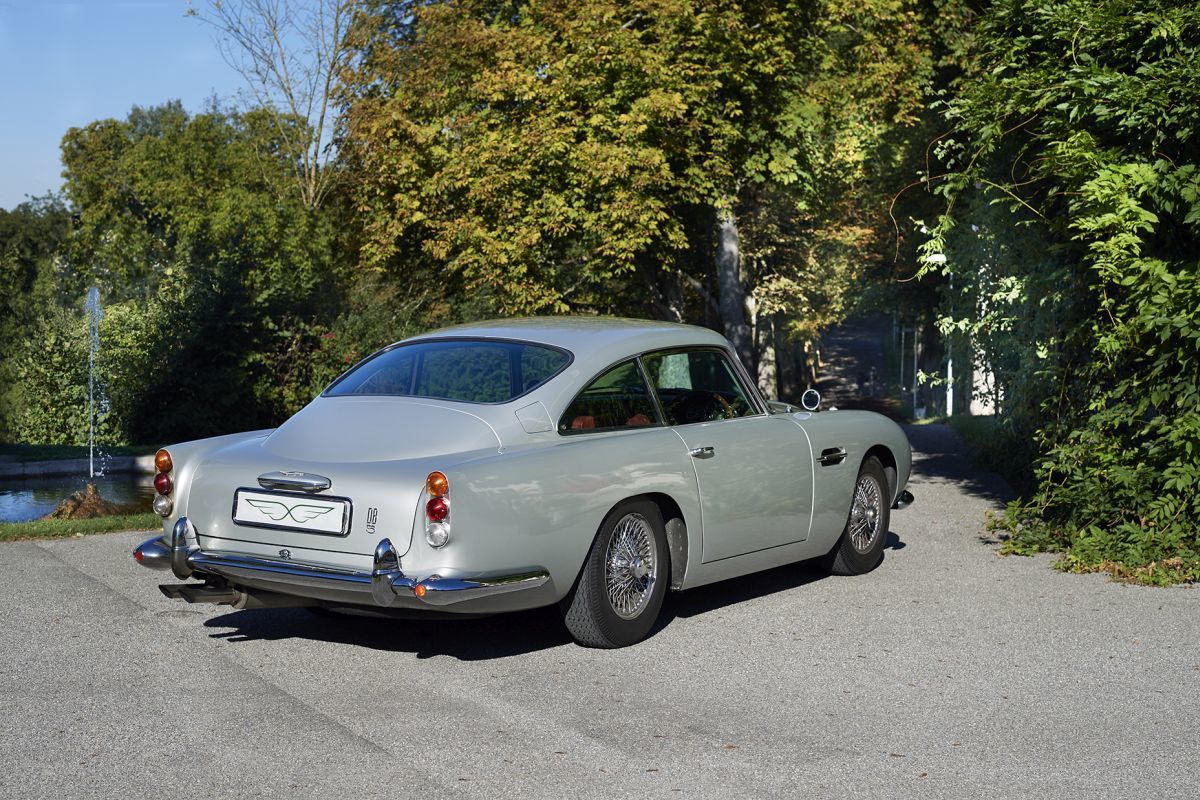Aston Martin DB5 — 2