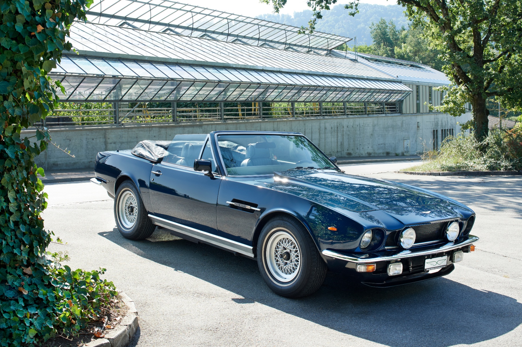 Aston Martin V8 Volante